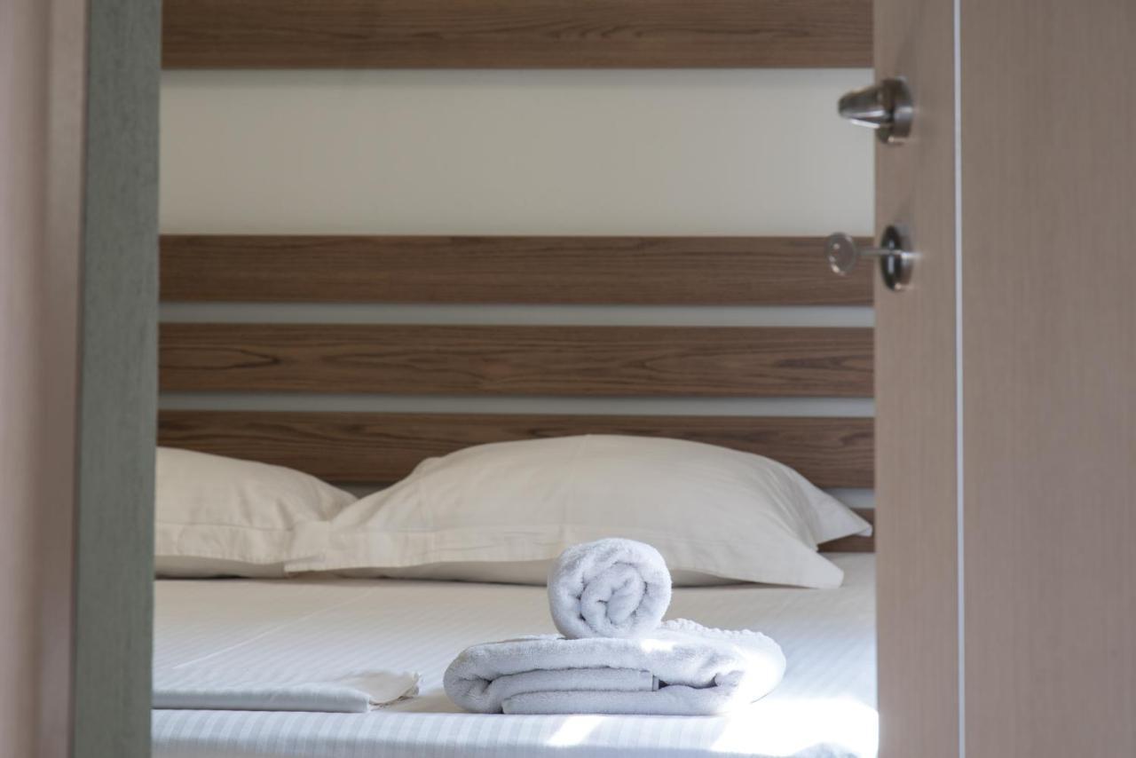 Vertigo Seaside Apartments Nikiti  Ngoại thất bức ảnh