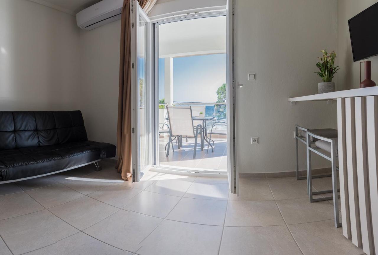 Vertigo Seaside Apartments Nikiti  Ngoại thất bức ảnh